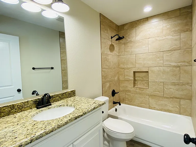 312 E Heron St — Photo 12
