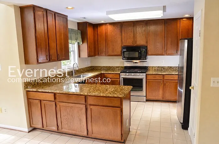 5121 Winding Woods Dr — Photo 2