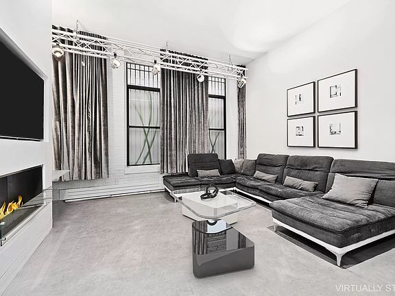 3rd image of 10 Bleecker St APT 1C