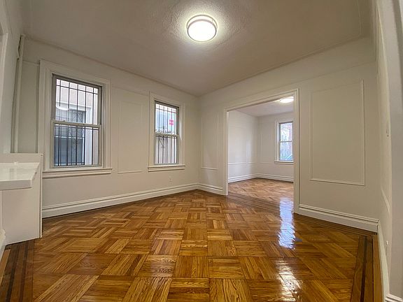 5th image of 2455 Crescent St #1