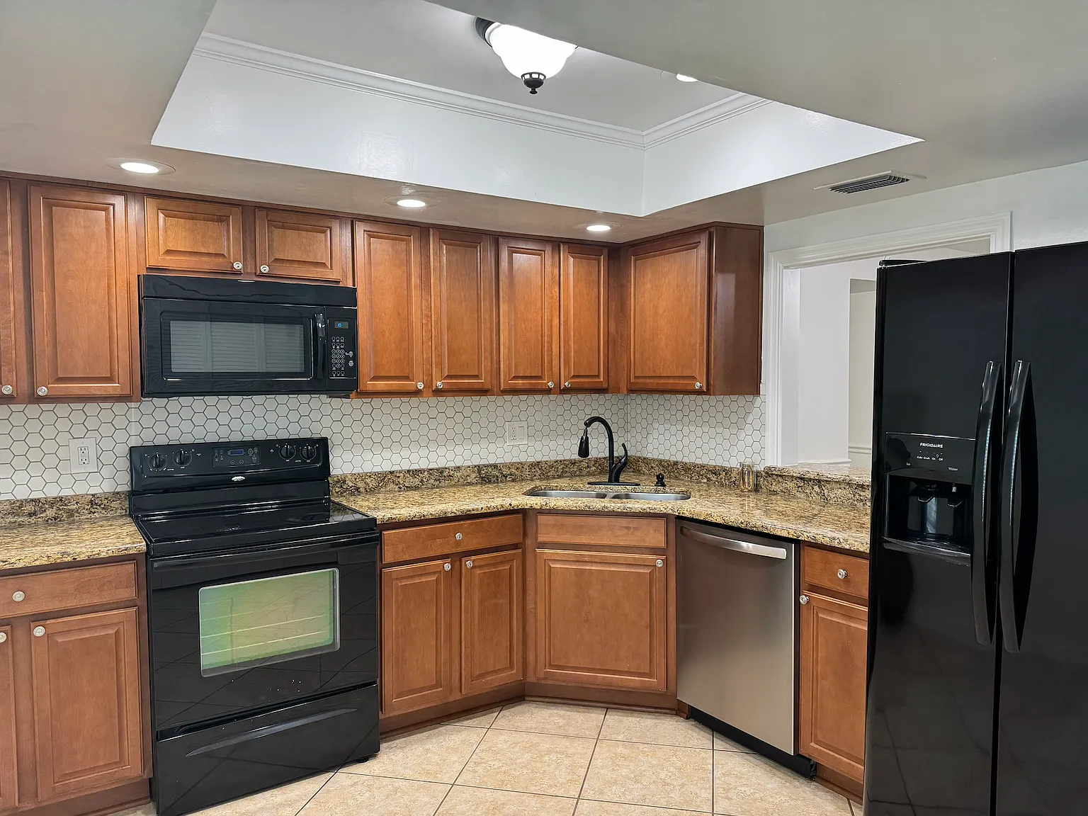 2 bed, 1190 sqft, $2,200 — Photo 2