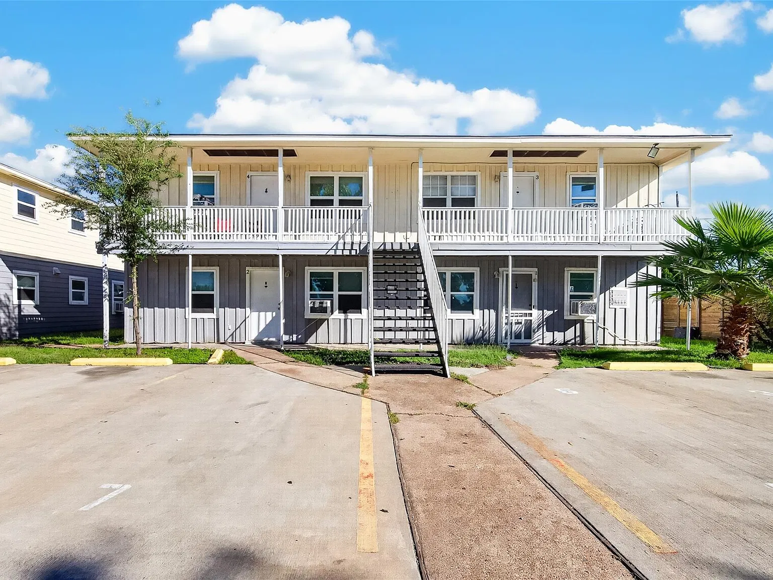 2 bed, 1.0 bath, $995 — Photo 1