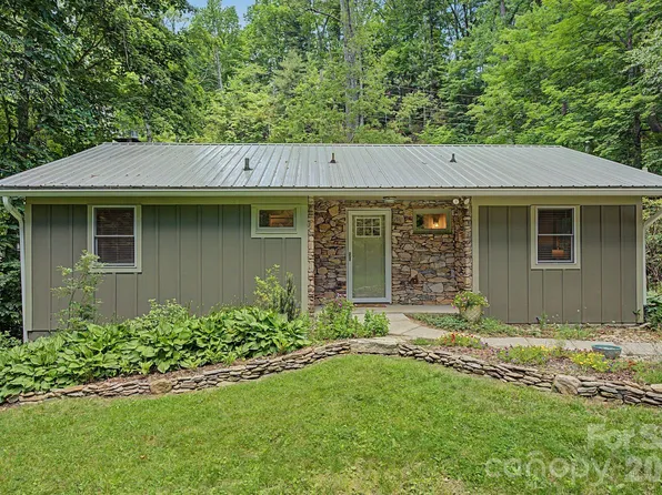 878 Garren Creek Rd, Fairview, NC 28730