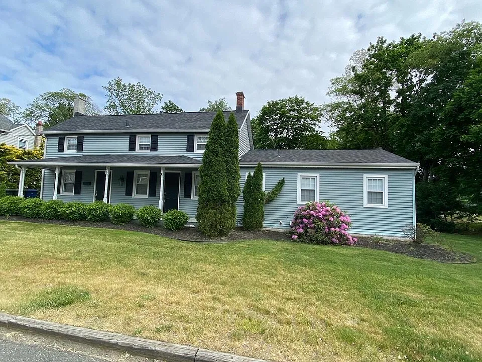 372 Lake Ave