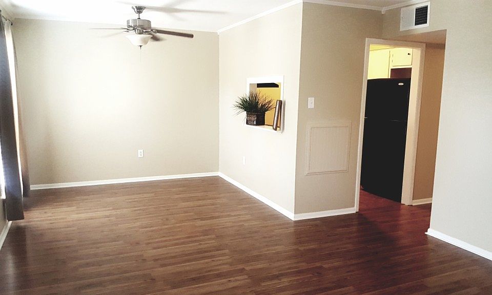 2nd image of 1755 College Dr APT 203