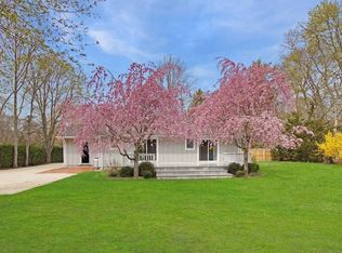 33 King St, Hampton Bays, NY 11946