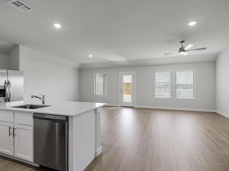 1136 Del Rio Dr — Photo 9