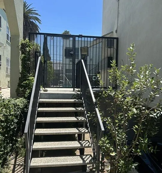 346 S Van Ness Ave #10 — Photo 3