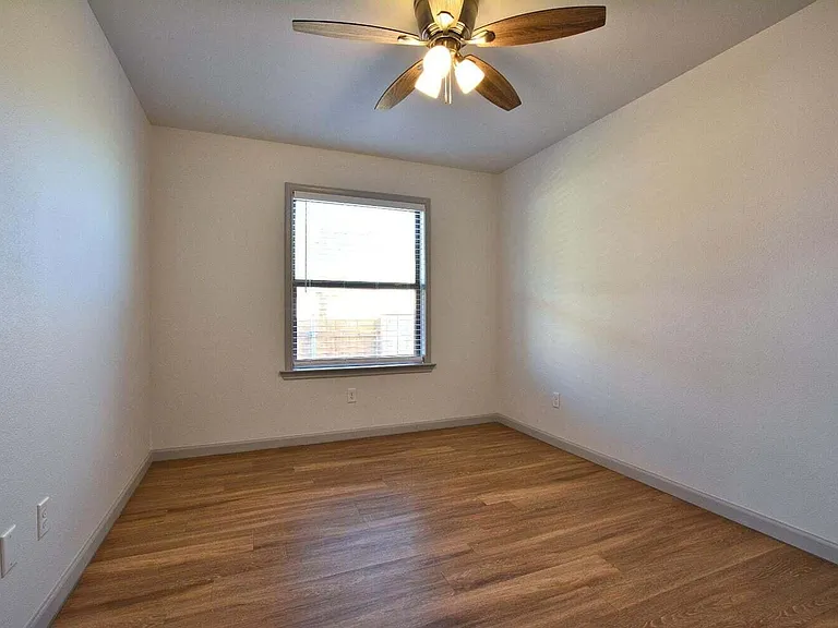 1207 N Essex Ave — Photo 17