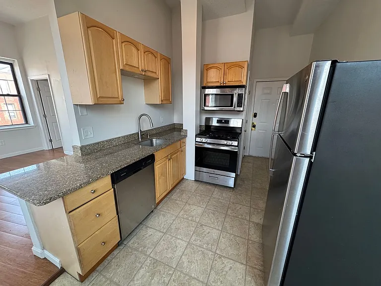 62 Wingate St — Photo 2