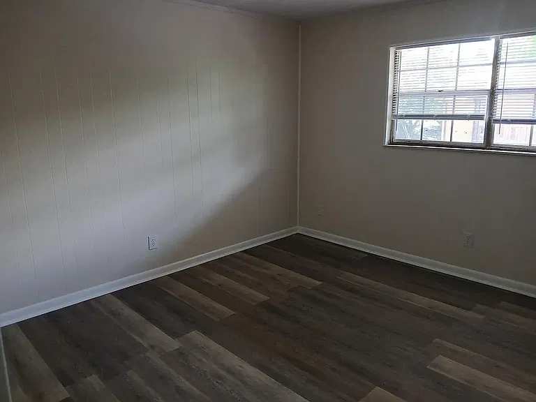 1701 Hutchinson Ave #7 — Photo 3
