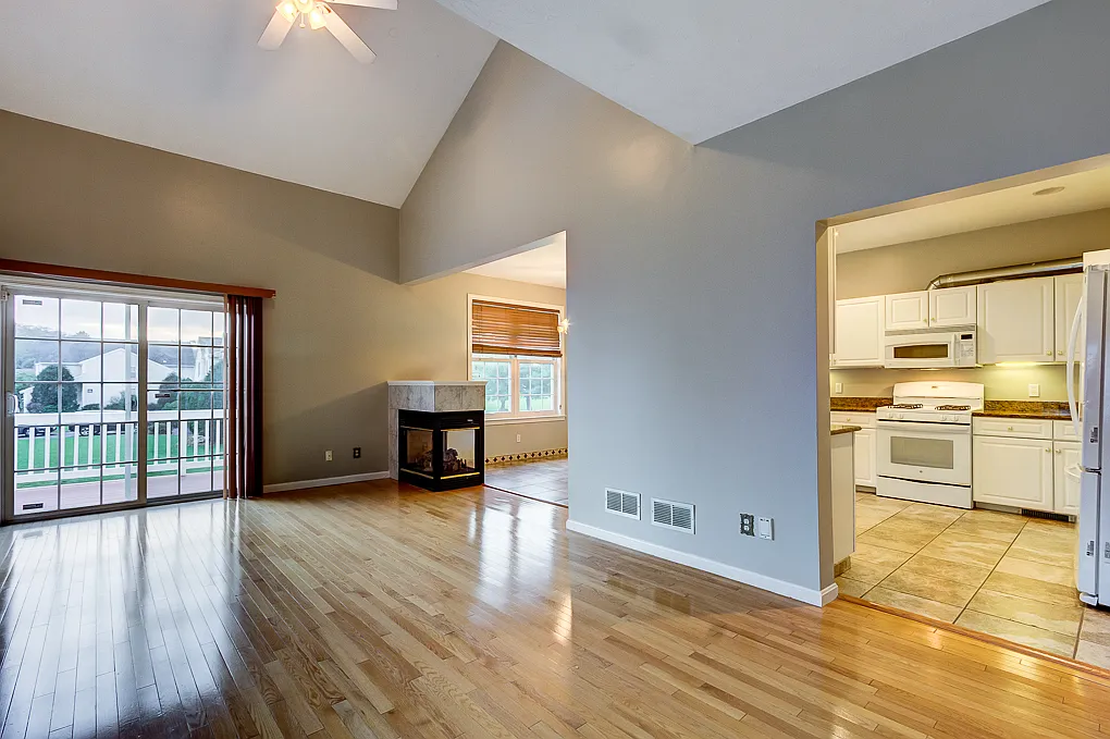 2 bed, 3.5 bath, 2424 sqft, $3,400 — Photo 4