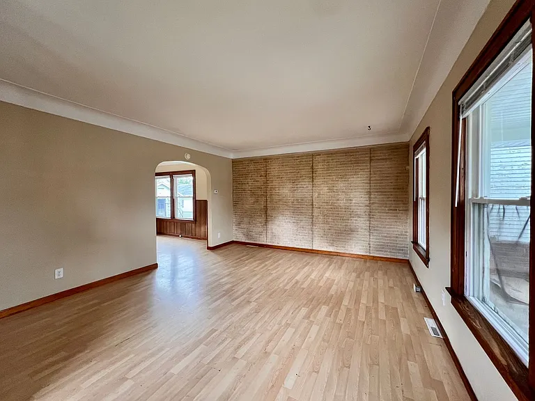 1233 Halstead St — Photo 2