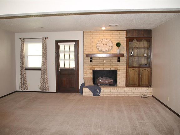 3rd image of 2104 Bellaire Dr