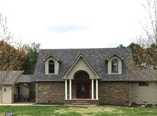 5440 N Pembrook Cir, Olney, IL 62450