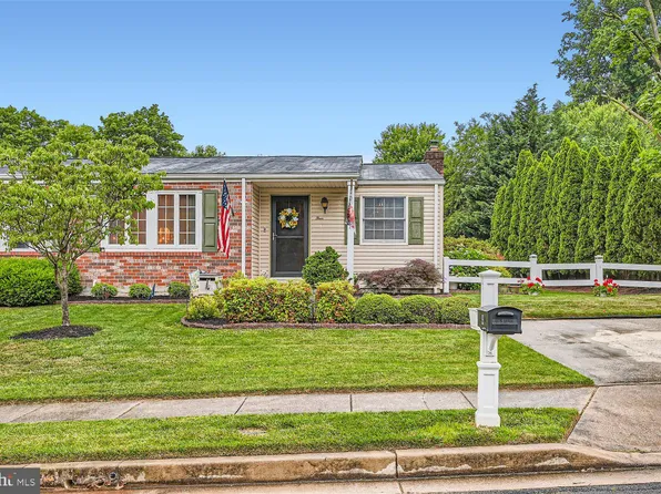 4 Heathrow Manor Ct, Nottingham, MD 21236