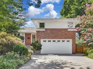 90 Belmont Cir, Syosset, NY 11791