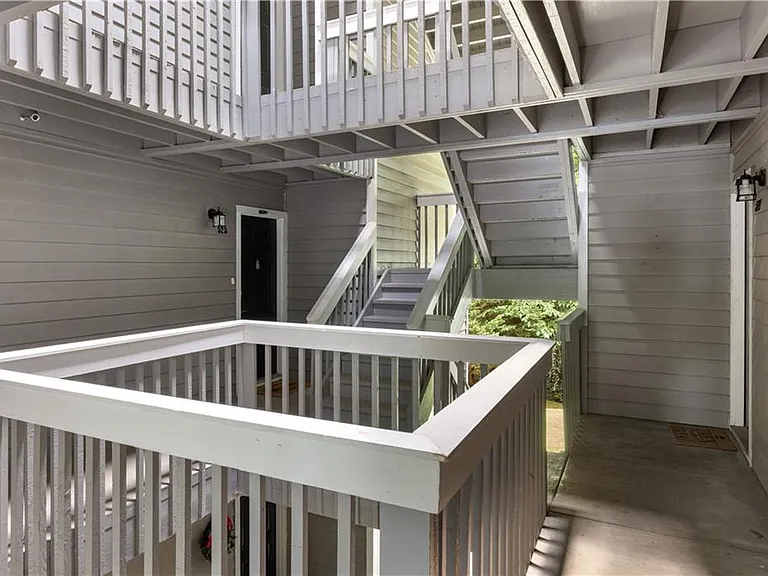 525 Warm Springs Cir — Photo 20