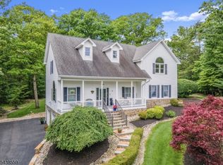 16 Bear Trl, West Milford Twp., NJ 07421