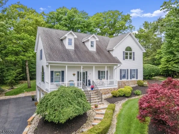 16 Bear Trl, West Milford Twp., NJ 07421