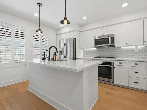 1678 Fairlead Ave, Carlsbad, CA 92011