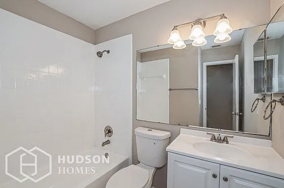 1028 Burnett St — Photo 9
