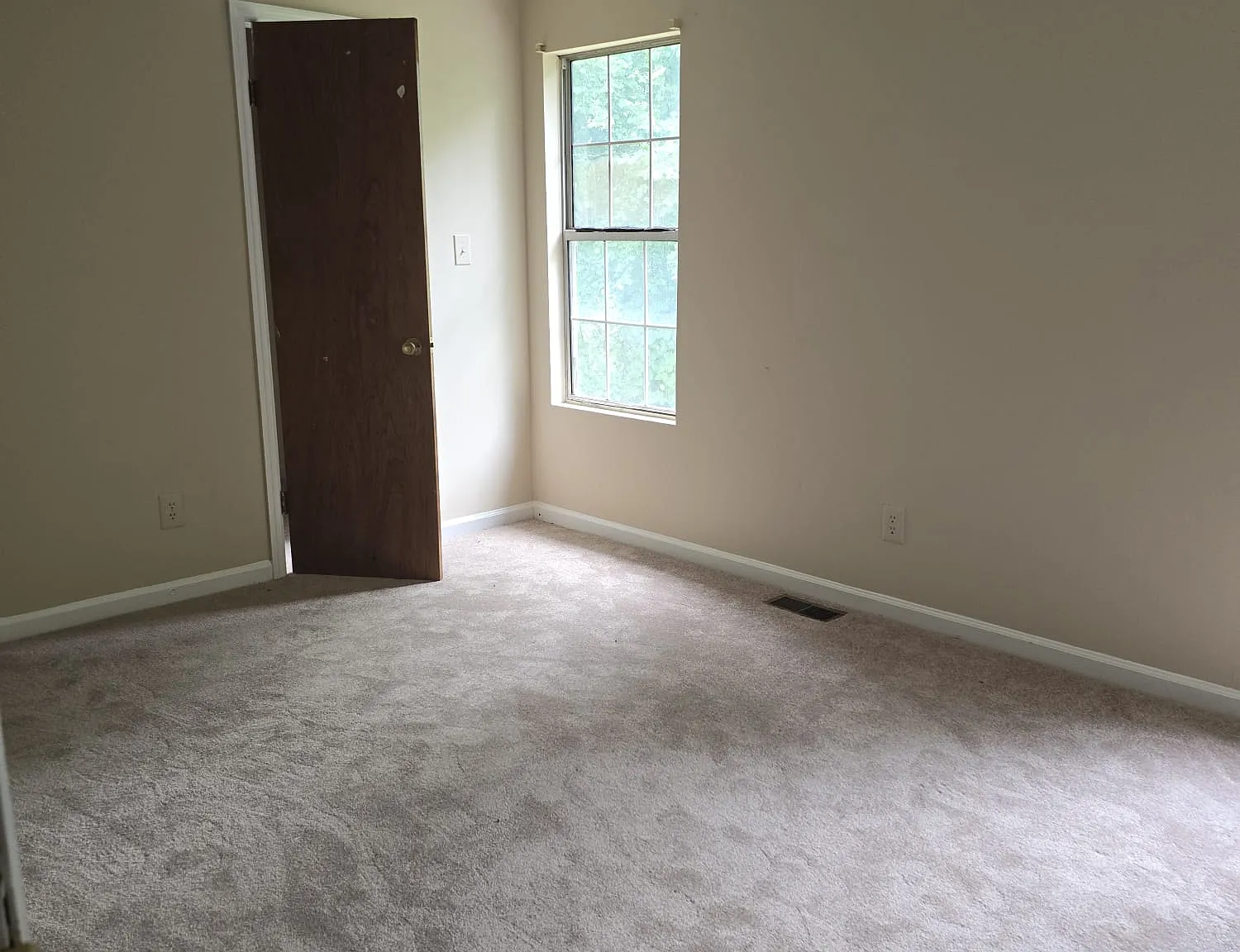 2 bed, 1.5 bath, 1160 sqft, $1,295 — Photo 2