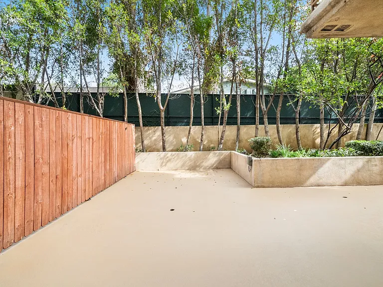 2306 Fox Hills Dr — Photo 13