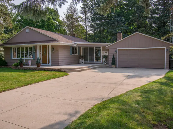 217 Sky Ln, Lake Geneva, WI 53147
