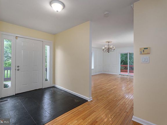 3rd image of 21 Exeter Ct