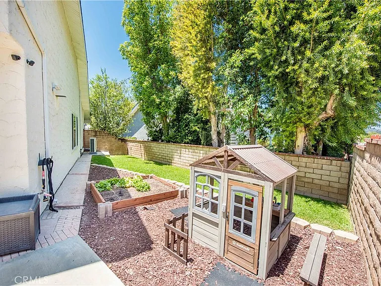 270 S Riverwood Cir — Photo 45