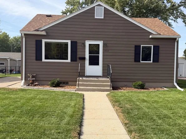 1121 S Miller Ave, Mitchell, SD 57301