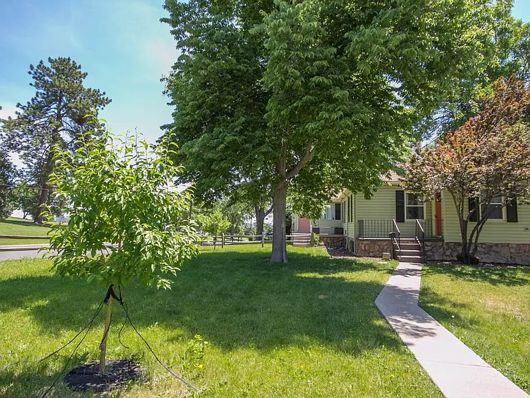 380 N Irving St — Photo 14