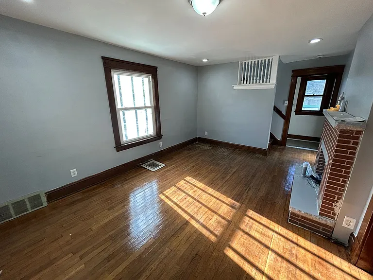 11220 Primrose Ave — Photo 9