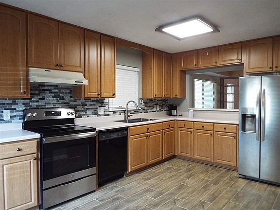 4th image of 2652 Satinwood Cir