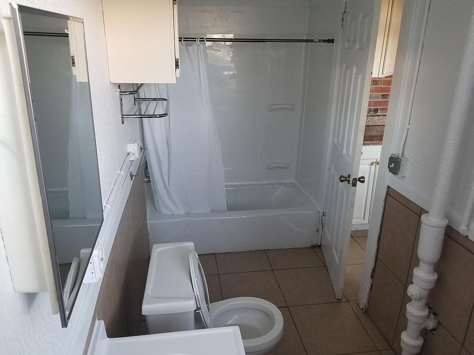 2nd image of 805 W 2nd St APT 7