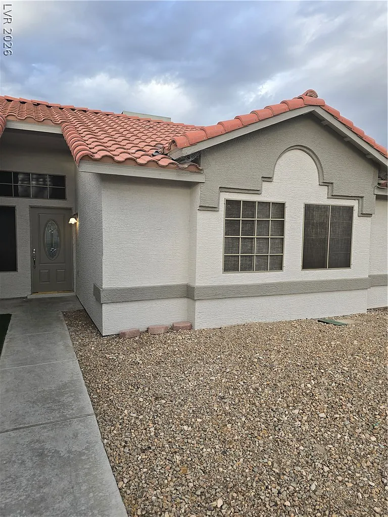 3 bed, 2.0 bath, 1498 sqft, $1,950 — Photo 2