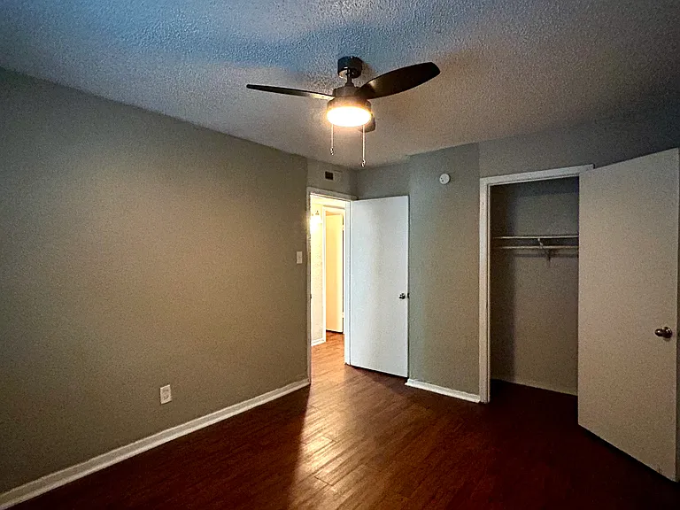 2401 Manor Rd #112 — Photo 13