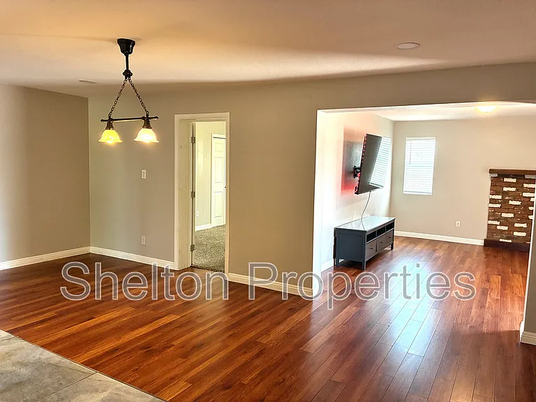523 E Malibu Dr — Photo 9