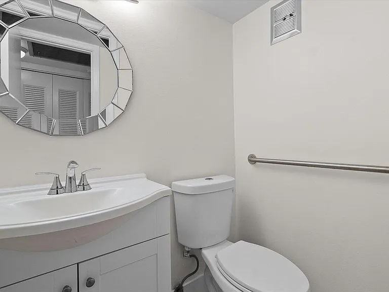 142 Kent St #I — Photo 11