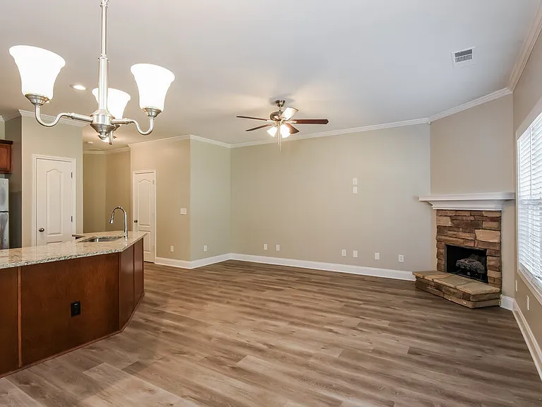 242 Derby Ct — Photo 7