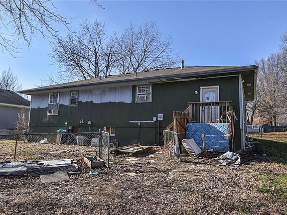 5th image of 1407 SE Hillside Dr