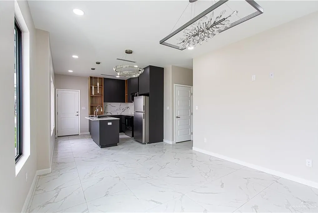 3 bed, 2.0 bath, 966 sqft, $1,450 — Photo 3