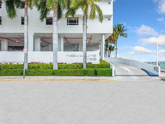 4th image of 725 NE 22nd St APT 7D