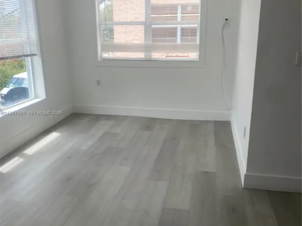 1552 SW 2nd St APT 12, Miami, FL 33135