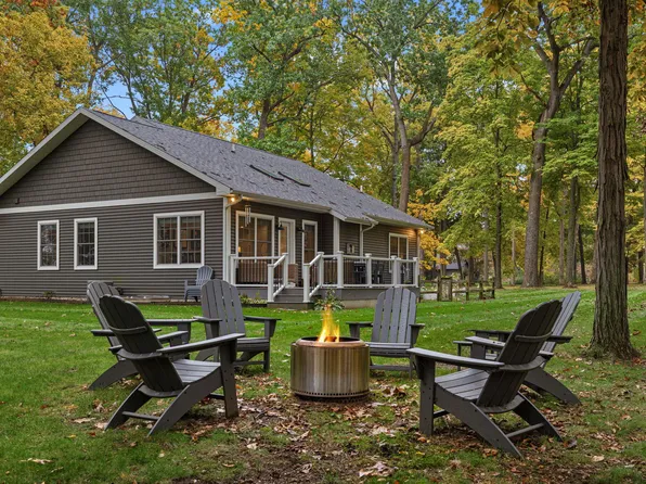 2917 White Oaks Rdg, Buchanan, MI 49107