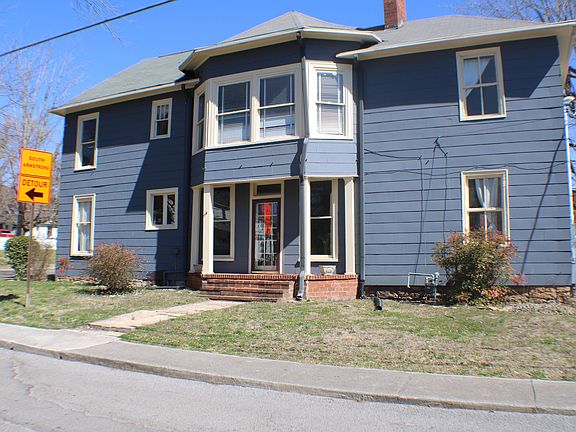 2nd image of 220 W Main St