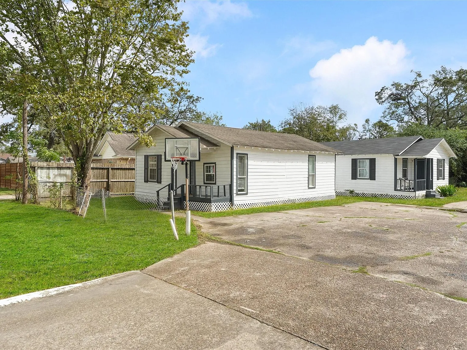 2 bed, 1.0 bath, 708 sqft, $1,075 — Photo 2