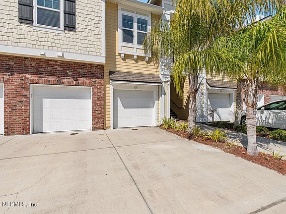 4th image of 131 BURNETT Court #109