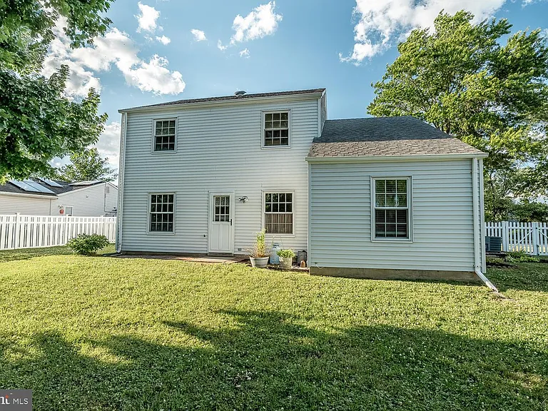 10 Honey Locust Ln — Photo 29